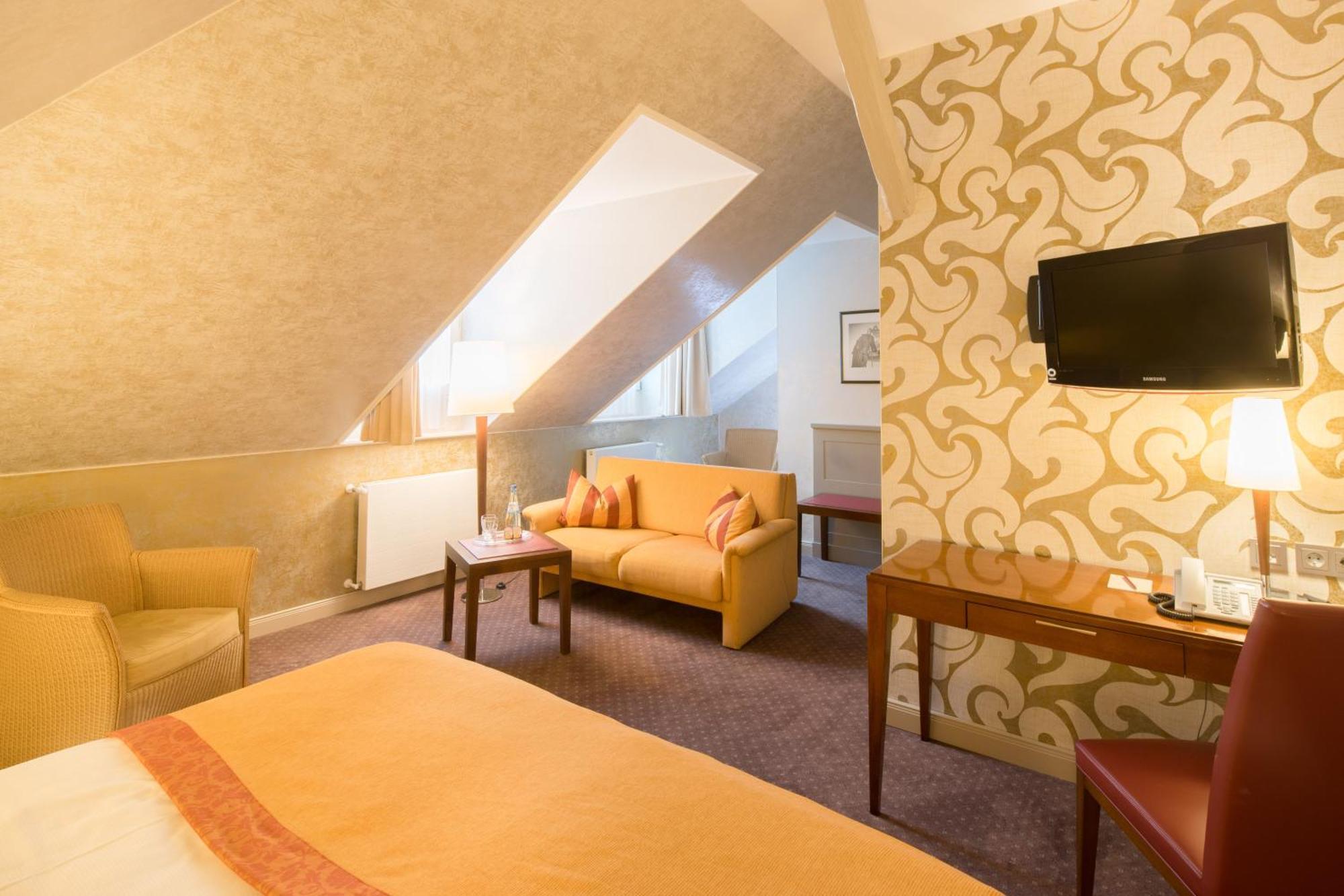 Parkhotel Gueldene Berge Weißenfels Buitenkant foto