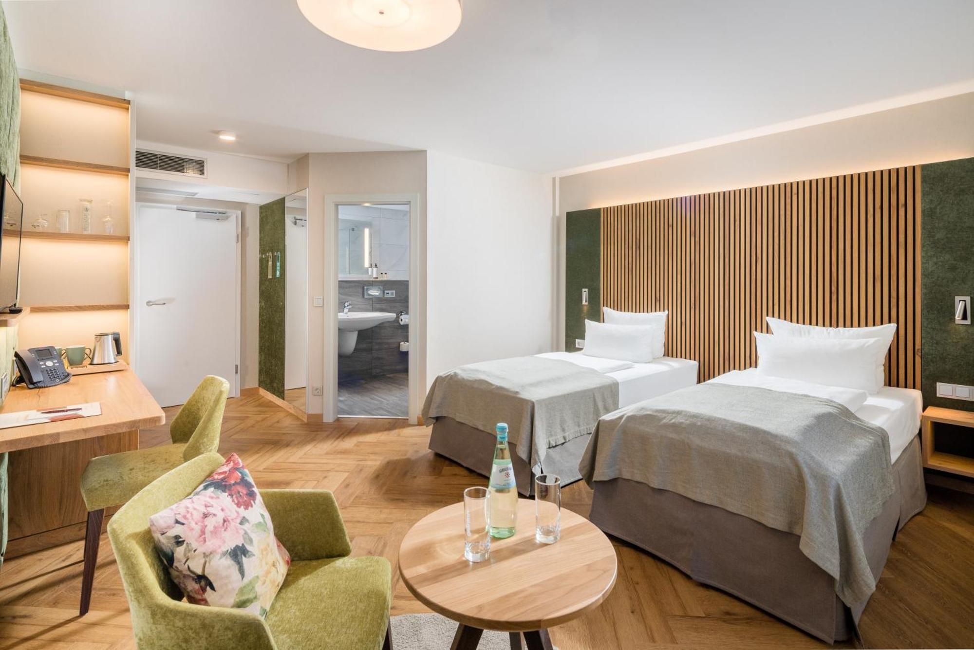 Parkhotel Gueldene Berge Weißenfels Buitenkant foto