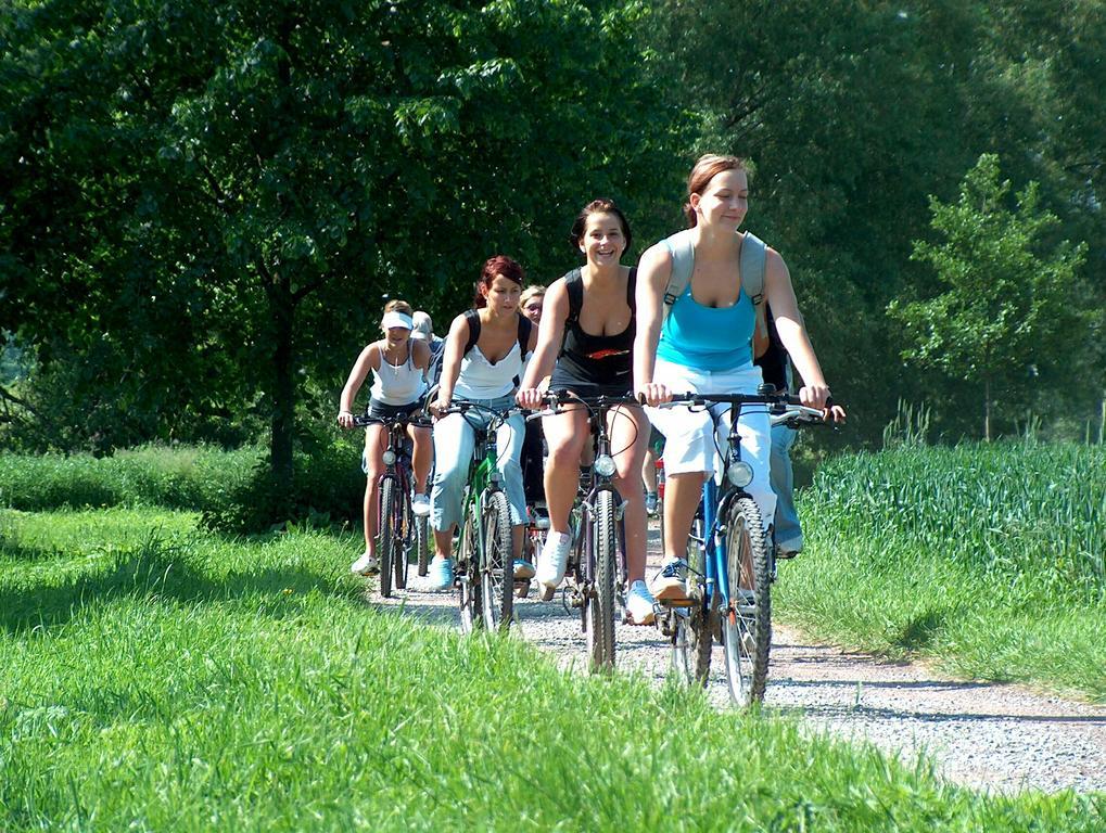 Parkhotel Gueldene Berge Weißenfels Buitenkant foto