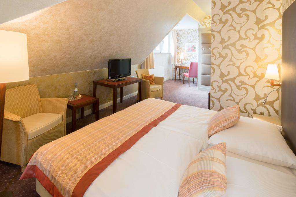 Parkhotel Gueldene Berge Weißenfels Buitenkant foto