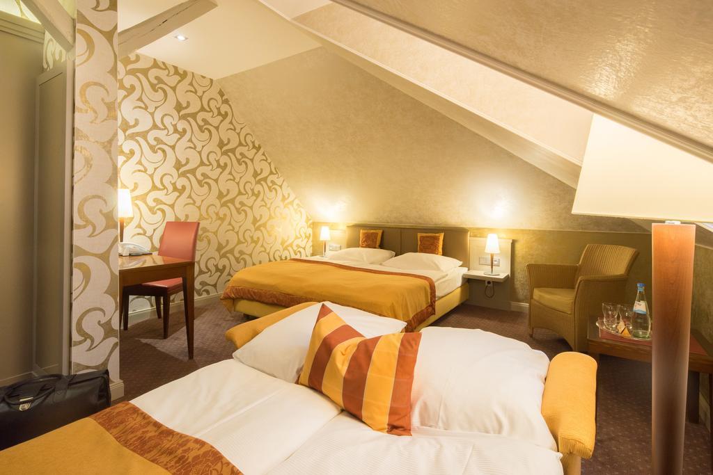 Parkhotel Gueldene Berge Weißenfels Buitenkant foto