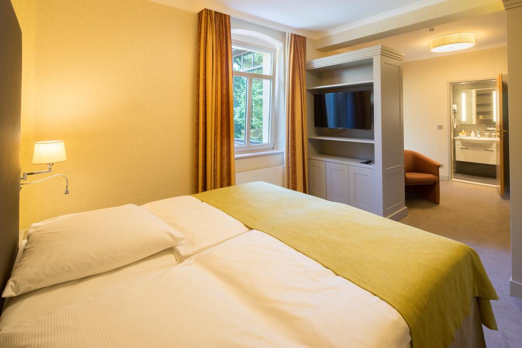 Parkhotel Gueldene Berge Weißenfels Buitenkant foto