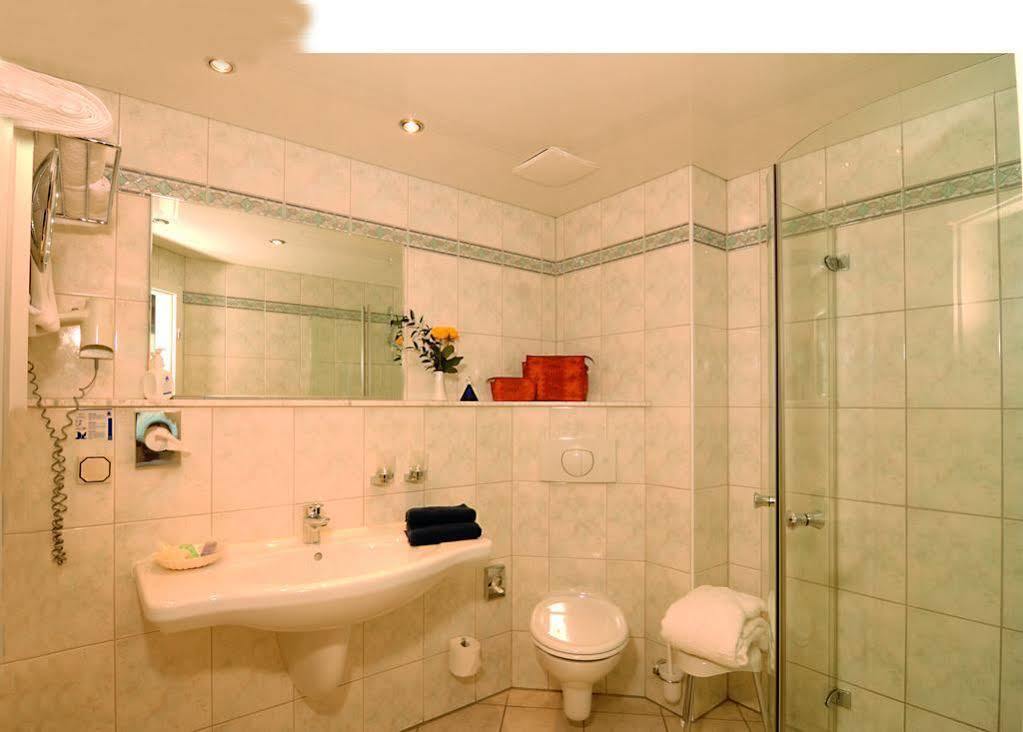 Parkhotel Gueldene Berge Weißenfels Buitenkant foto